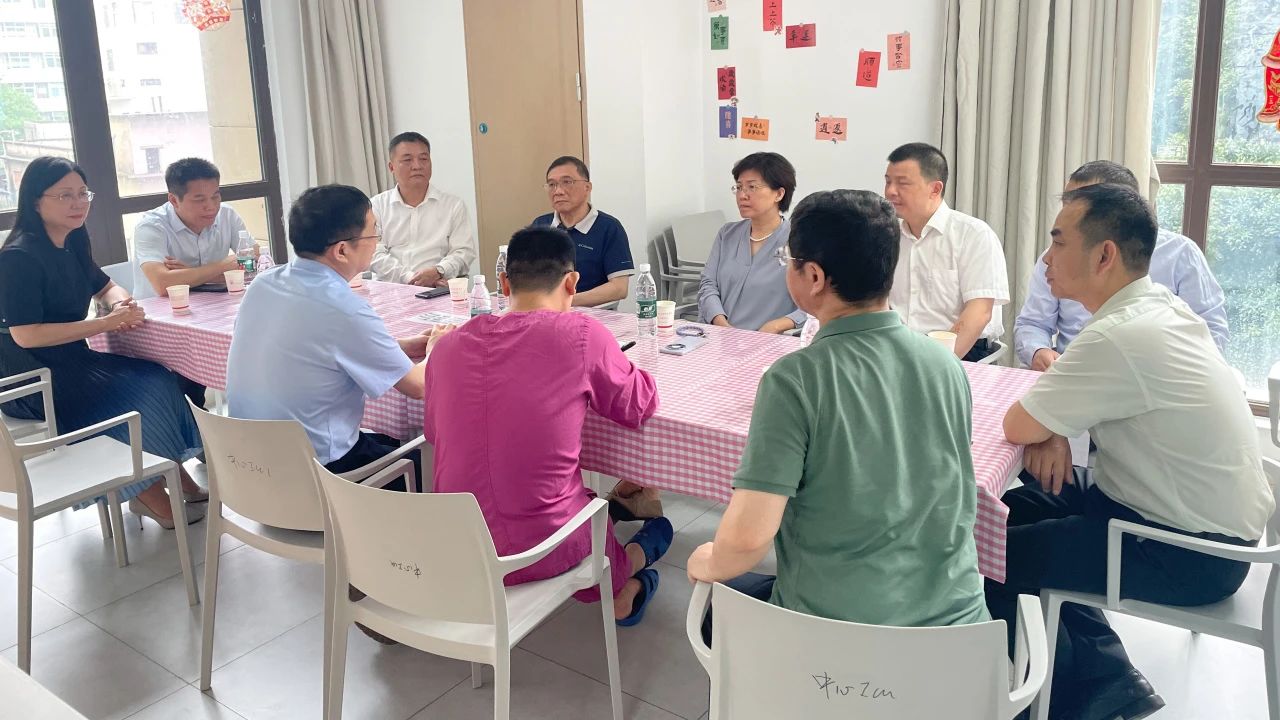 慰問(wèn)革命前輩 賡續(xù)紅色基因——市委組織部副部長(zhǎng)、老干局局長(zhǎng)劉梅一行慰問(wèn)我司離休干部劉玉珍同志